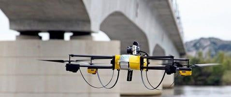 drone-jaune-intelligence-artificielle